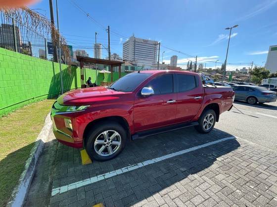 MITSUBISHI L200 TRITON 2.4 16V TURBO DIESEL SPORT HPE CD 4P 4X4 AUTOMÁTICO MITSUBISHI L200 TRITON 2.4 16V TURBO DIESEL SPORT HPE CD 4P 4X4 AUTOMÁTICO